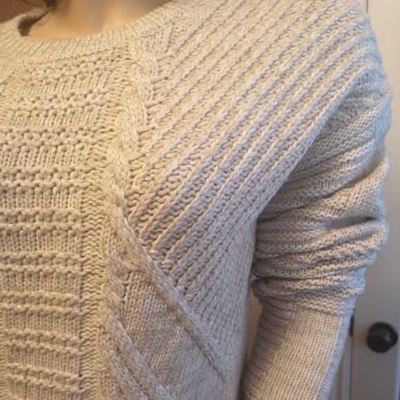 100% Wool Sweater - Picture 4 of 9